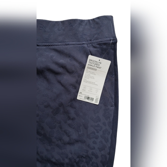 NWT Athleta Brooklyn Textured Ankle Pant, Leopard Medieval Violet, Size 24 - Picture 9 of 10